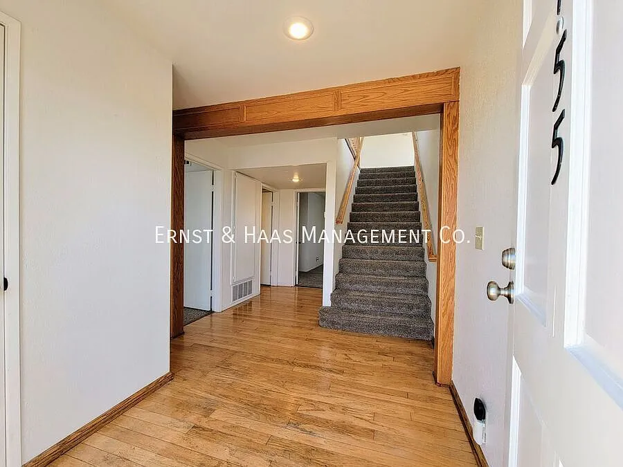 Stunning Views from the Mountains to Catalina! 2-Bedroom, 2-Bath Condo in the Heart of Signal Hill! — Photo 4
