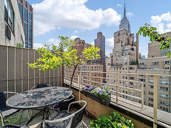 2nd image of 35 Park Ave APT 17D
