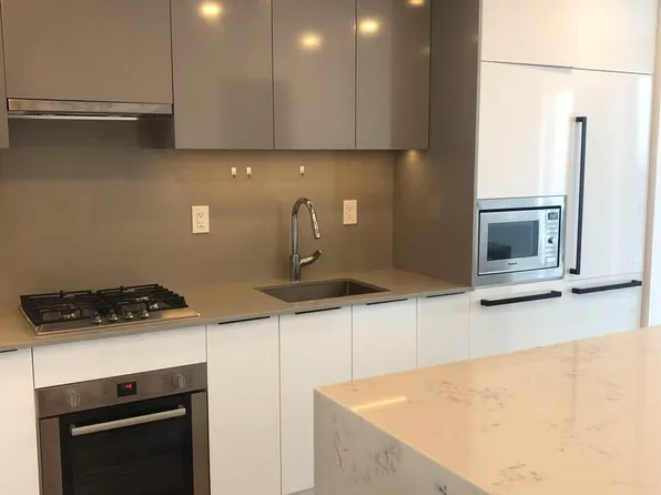 4711 Hazel St, Burnaby, BC V5H