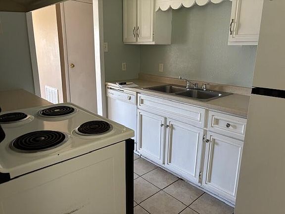 4th image of 1038 Longleaf Ln