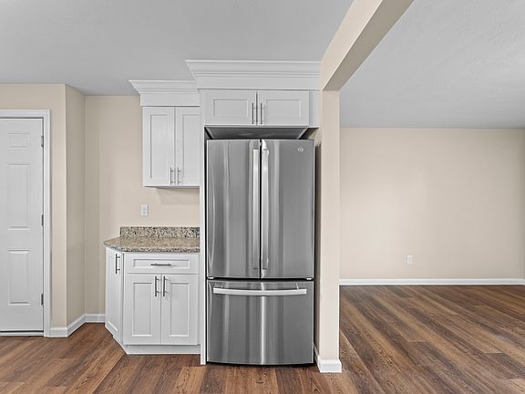 3rd image of 194 S End Rd #2