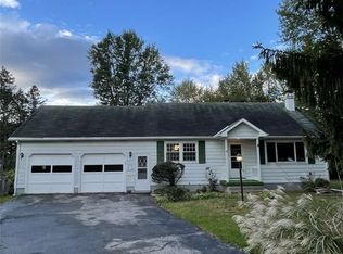 5731 Mapleton Dr, Utica, NY 13502