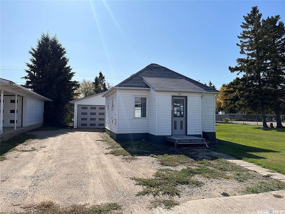 1st image of 409 3rd STREET S