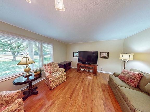 2nd image of 3715 Crystal Rd