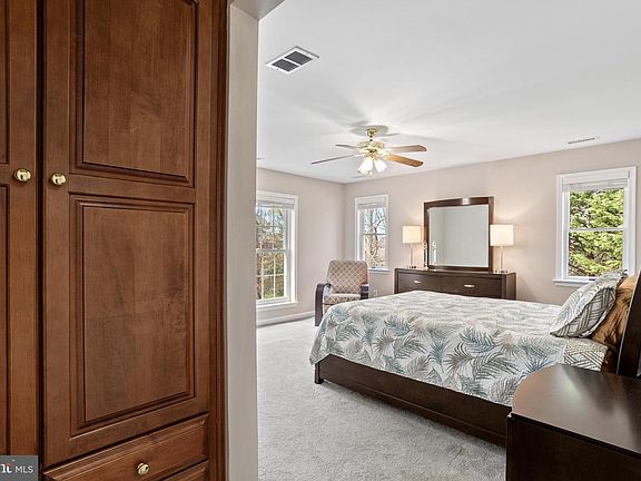 5th image of 591 Pinedale Dr