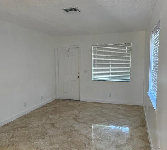 517 S F St #1 — Photo 3