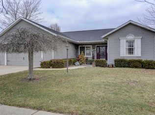 1414 Heather Dr, Mahomet, IL