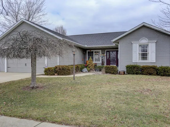 1414 Heather Dr, Mahomet, IL 61853