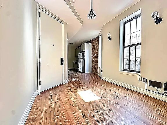 3rd image of 73 Jefferson St #2B