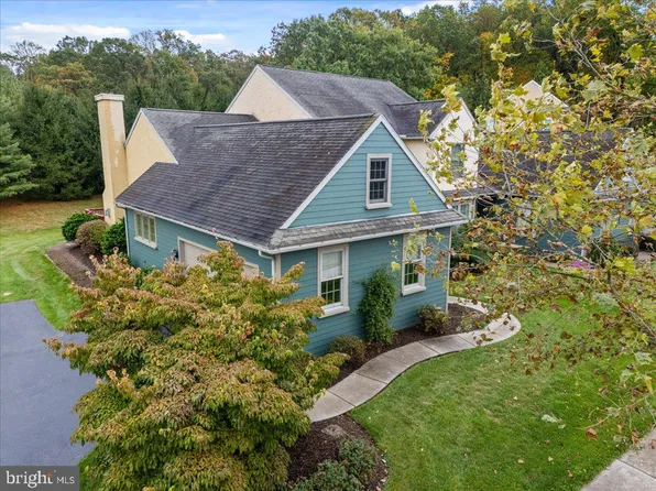6 Parkside Dr, Elverson, PA 19520
