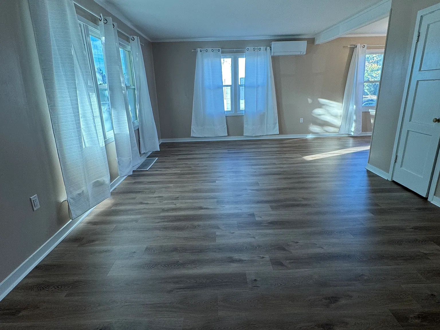 3 bed, 2100 sqft, $1,950 — Photo 3