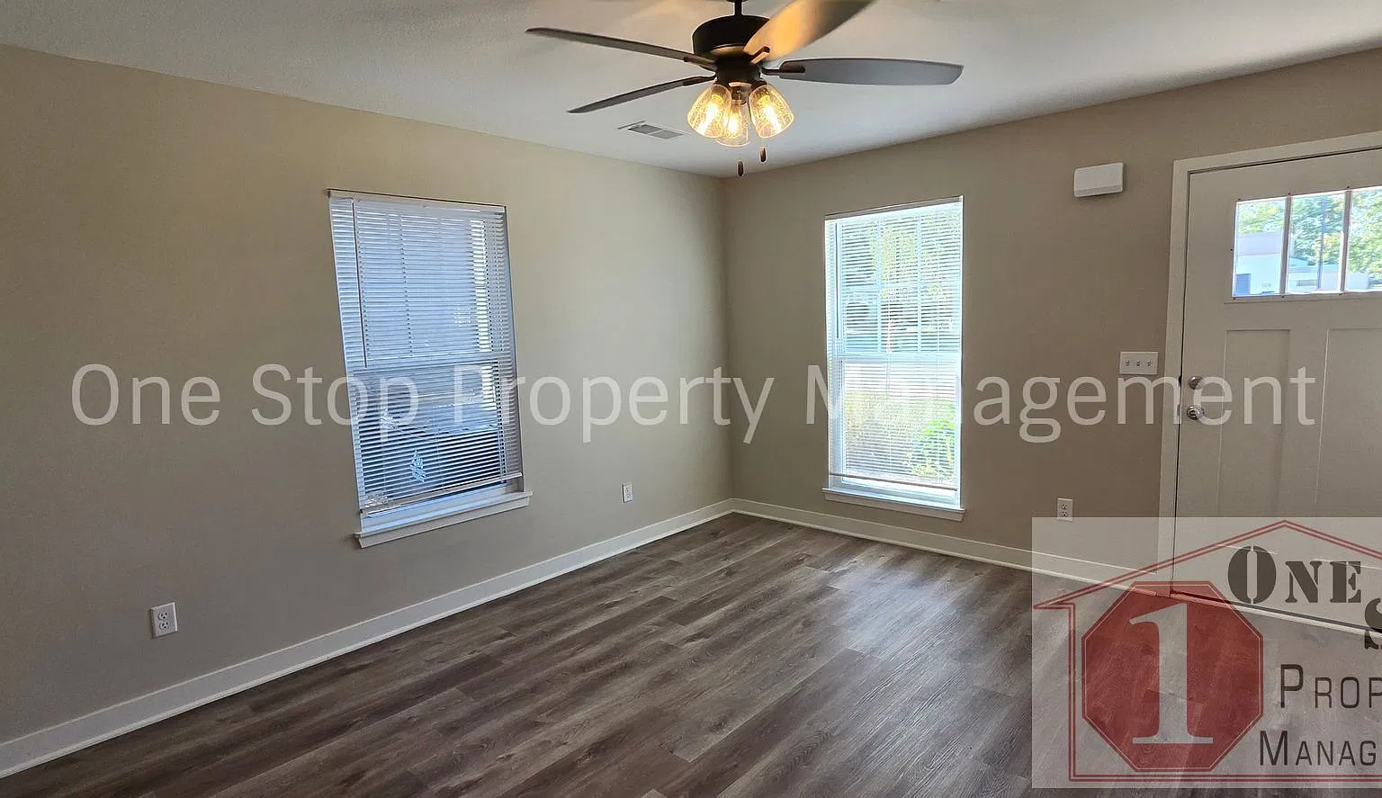 3 Bedroom / 2.5 Bathroom Home in Blue Springs!! — Photo 3