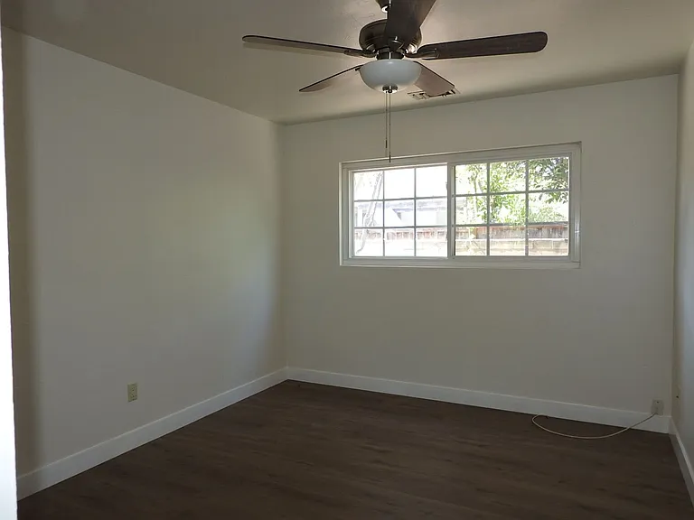 420 Cedar St — Photo 12