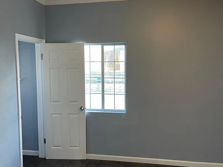212 S Berendo St #216-1/2 — Photo 9