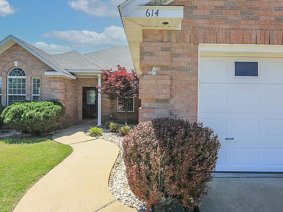 4th image of 614 Leisure Ln