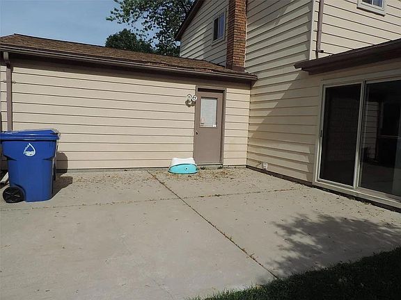 3rd image of 1123 Meadowood Dr