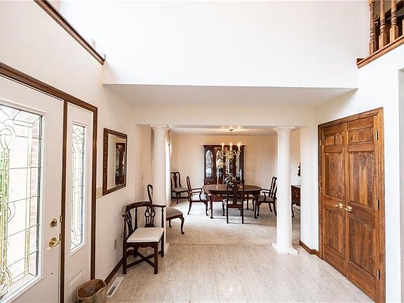 5th image of 818 Rembrandt Cir