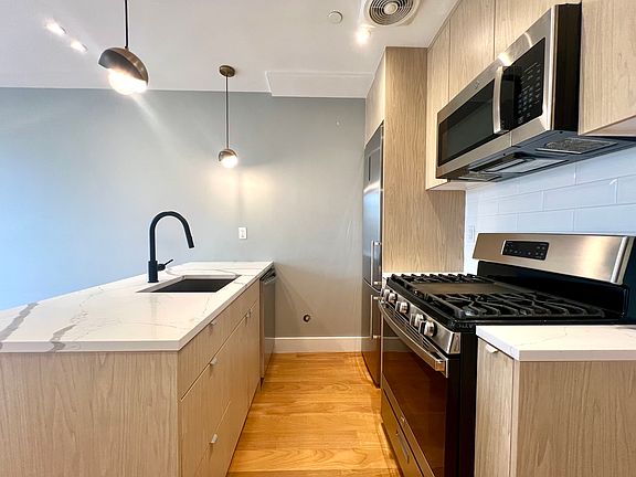 3rd image of 729 E 32nd St #6