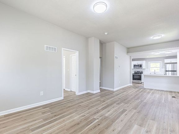 5th image of 2821 Olive St