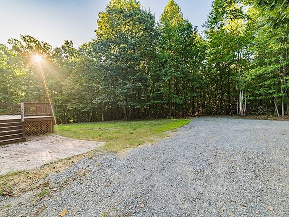 5th image of 124 Flat Creek Ln