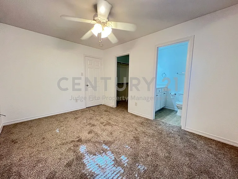 403 W Oak St — Photo 8