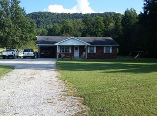 1940 White Oak Rd, Irvine, KY 40336