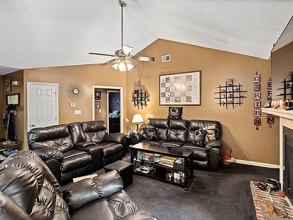 3rd image of 157 Kathwood Dr