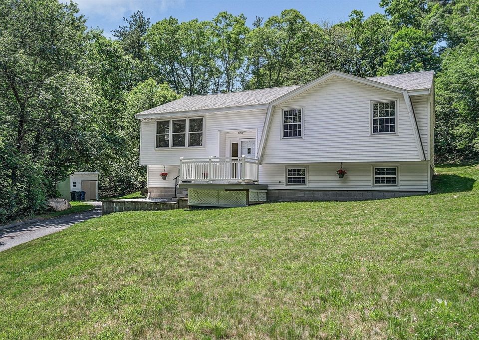 1st image of 50 Corrine Dr