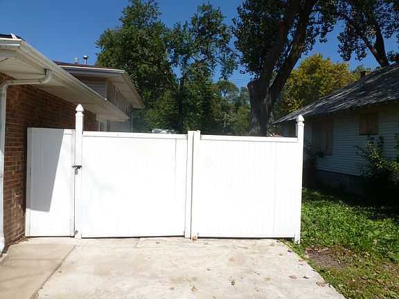 2nd image of 632 E Sibley Blvd