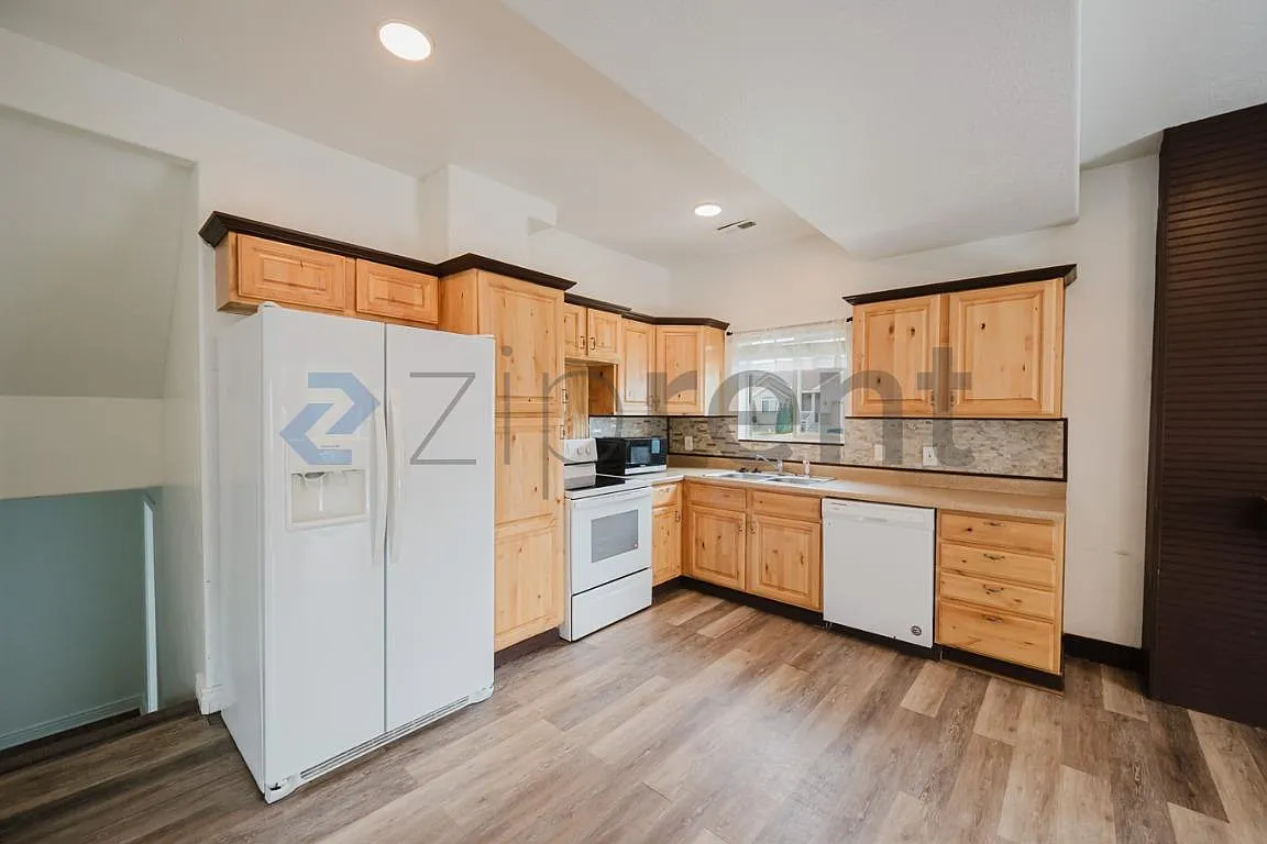 4 bed, 1600 sqft, $2,000 — Photo 4