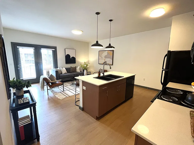 De Tonty Street Apartments — Photo 5