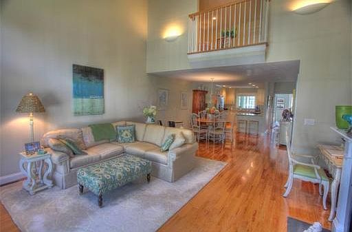 2nd image of 9 Carriage Ln