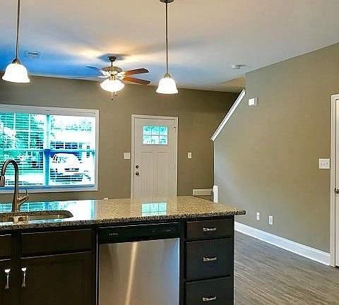 5th image of 909 Charlotte St #2