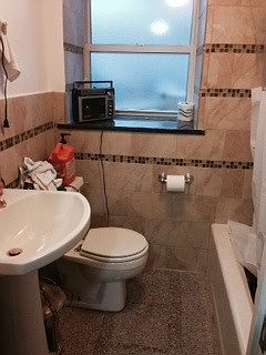 Full Bath w/ tub