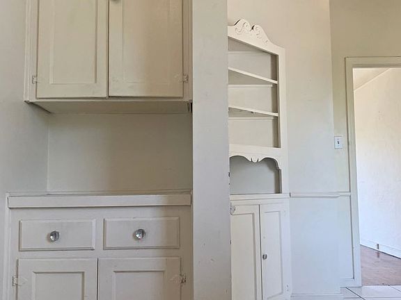 4th image of 1848 N Mariposa Ave APT 206