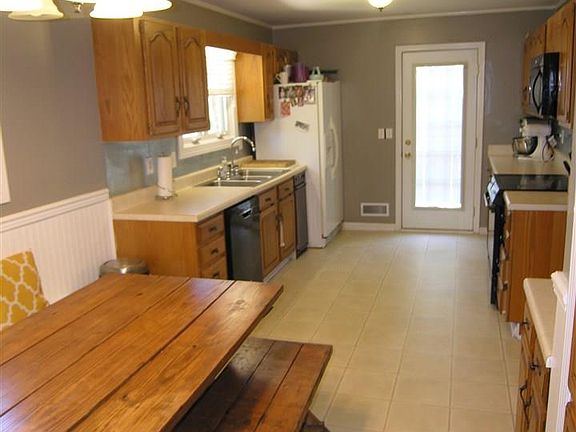 3rd image of 909 Delcris Dr