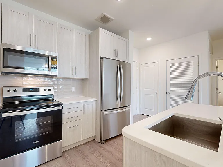Essex Luxe Apartments — Photo 68