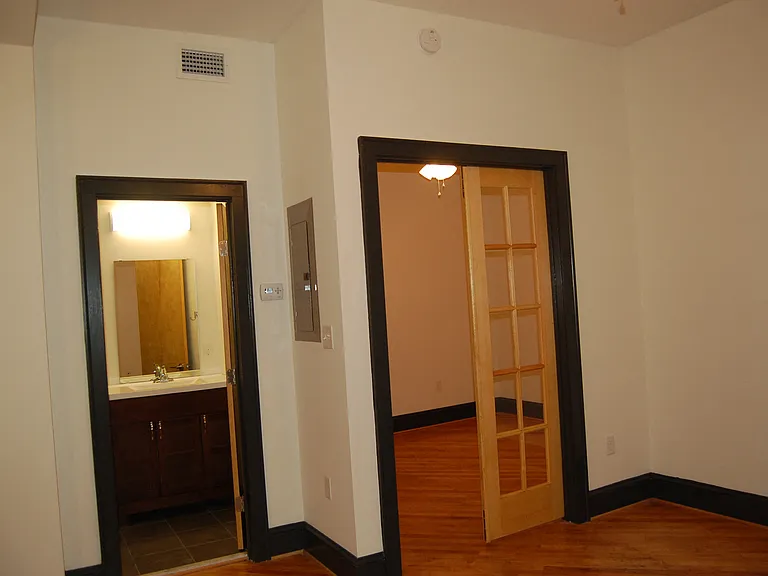 420 E Grace St — Photo 14