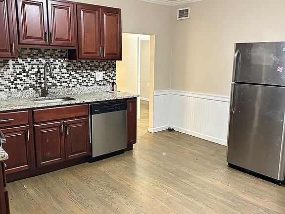 5th image of 3106-3110 Washington St