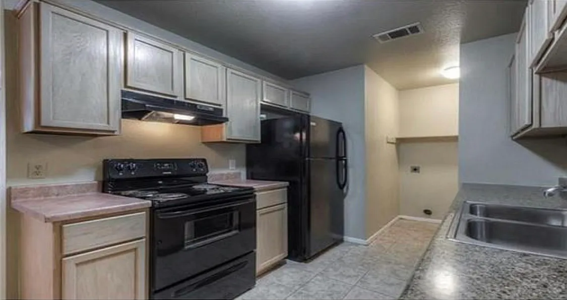 3 bed, 1425 sqft, $1,500 — Photo 1