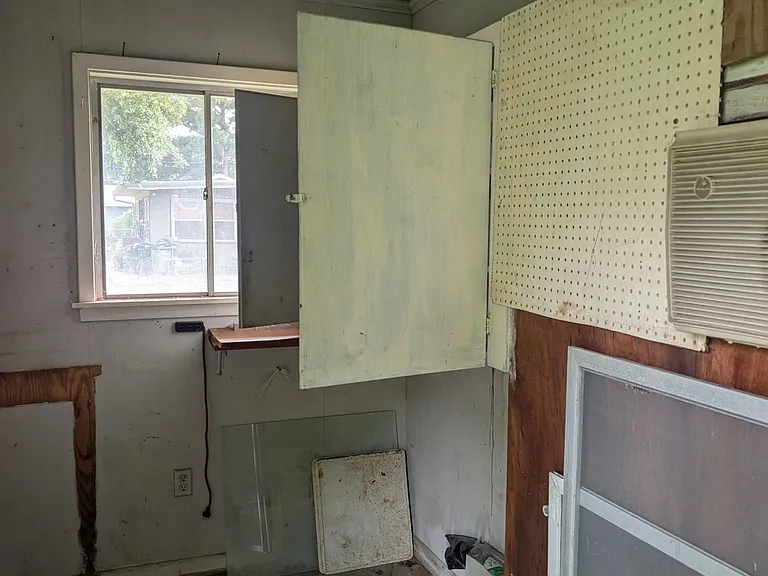 223 Stephanie Ave — Photo 37