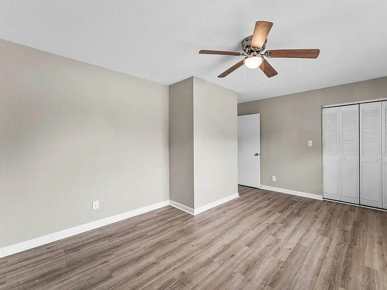 Updated 2BR Townhomes in East Ridge — Photo 9