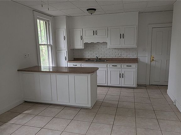 4th image of 623 Schaum Ave