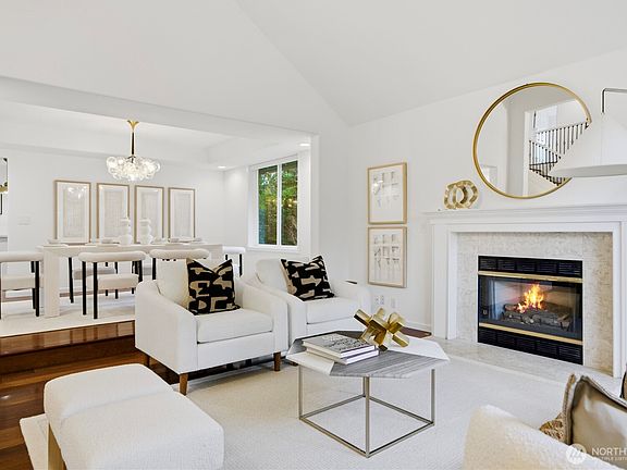 3rd image of 3049 Bellevue Way NE