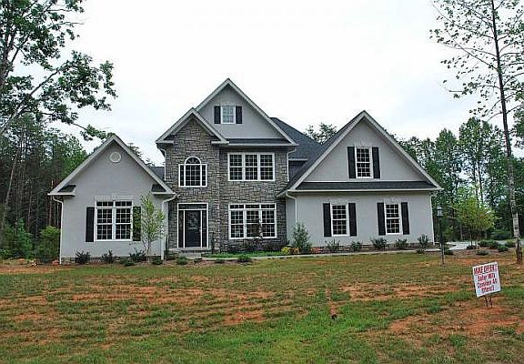 3rd image of 18 Baywood Dr