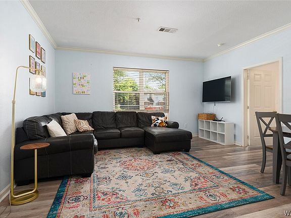 4th image of 600 13th St Unit 313