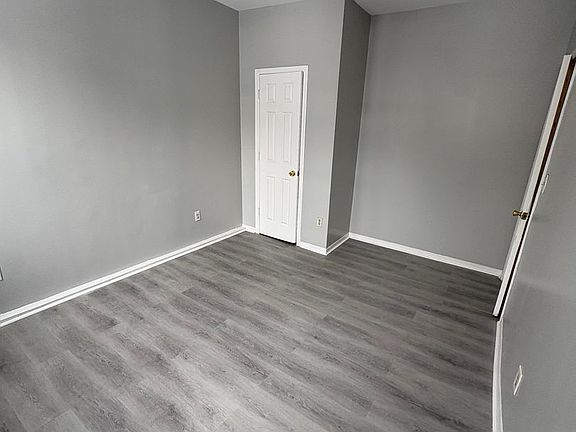 3rd image of 14 Seymour St