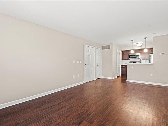3rd image of 435 W 9th St APT 302