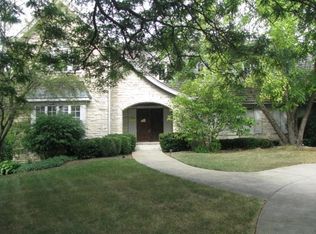 1404 Midwest Club Pkwy, Oak Brook, IL 60523