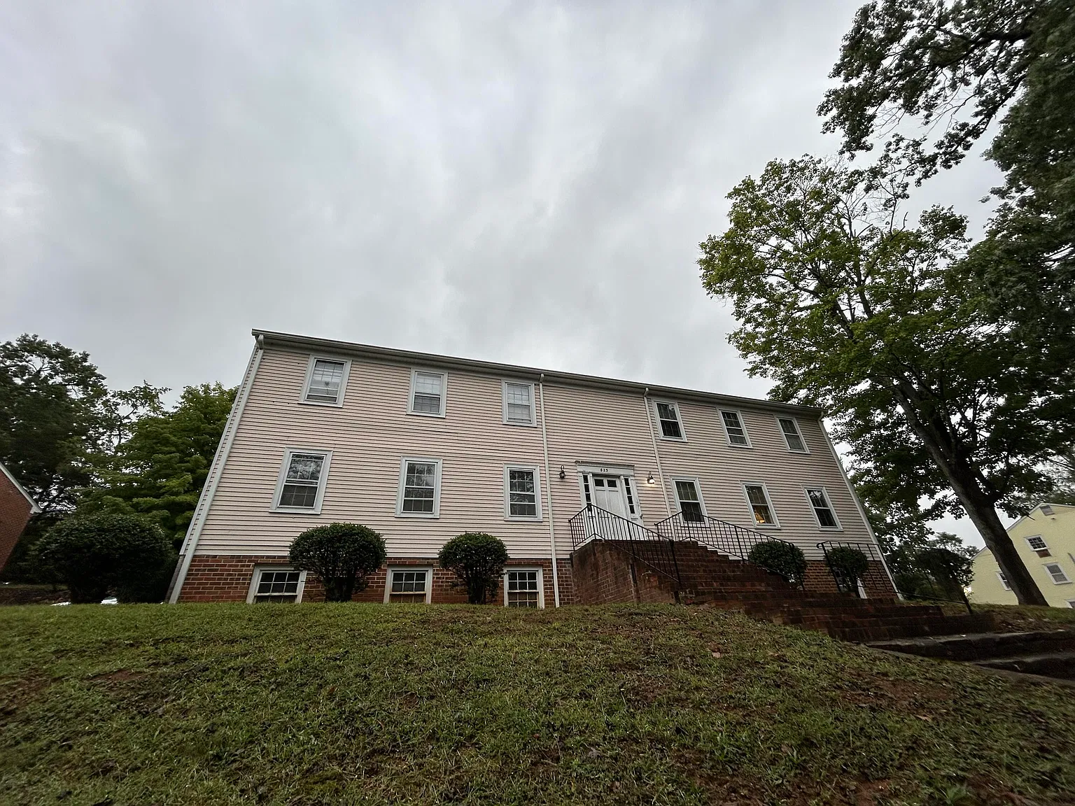 3 bed, 2.0 bath, 1300 sqft, $1,300 — Photo 1